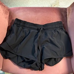 Lululemon Hotty Hot Shorts 2.5”